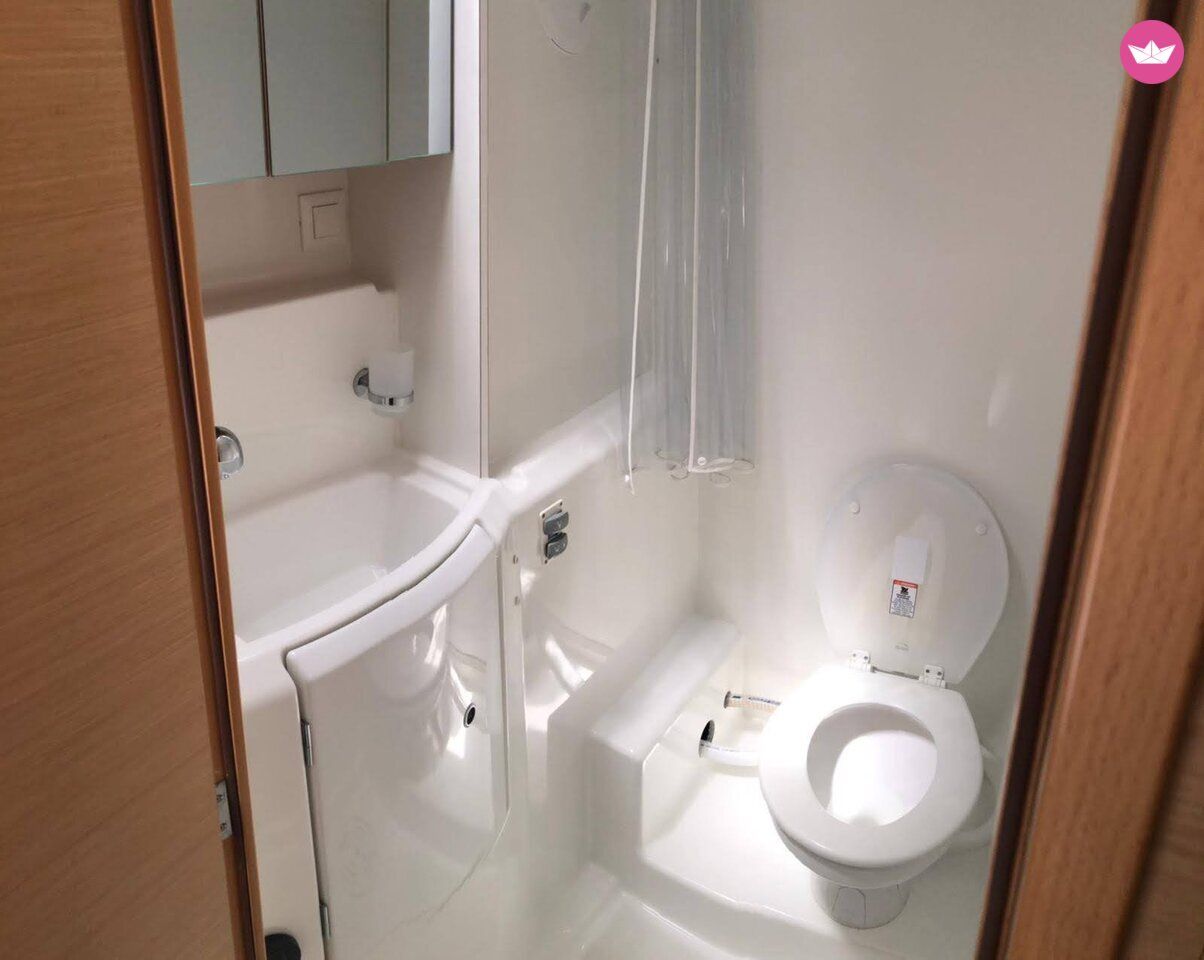 Salle de bain privative du catamaran Hellbender Lagoon 400 S2